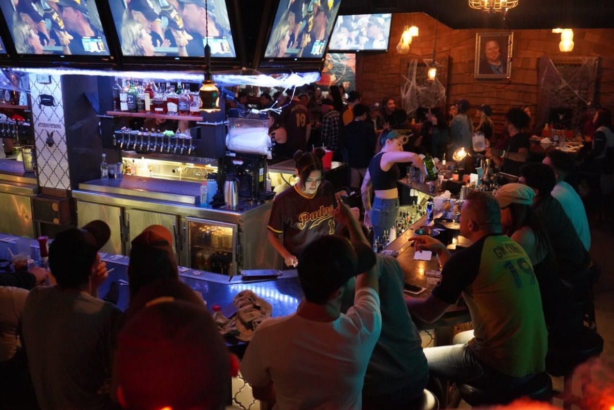 How Sports Bars Bring People Together?